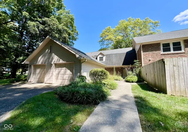 Photo 2 of Condo for sale at 2910 Stillman Ave, Indianapolis, IN 46268 | MLS# 22123257 | Listing updated on 2026-09-06