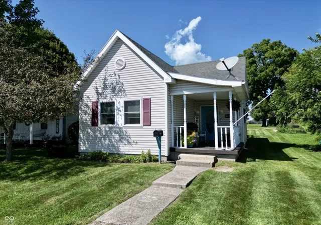 Photo 1 of Single family home for sale at 2826 N B St, Elwood, IN 46036 | MLS# 22123259 | Listing updated on 2026-09-16