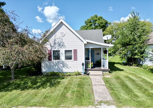 Photo 2 of Single family home for sale at 2826 N B St, Elwood, IN 46036 | MLS# 22123259 | Listing updated on 2026-09-16