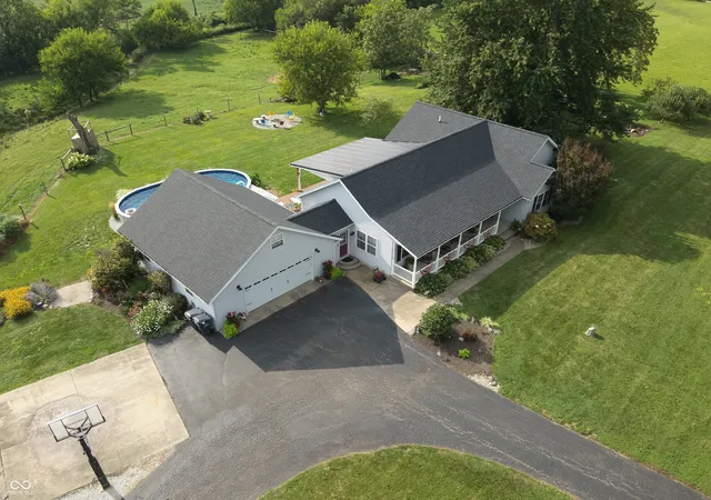 Photo 4 of Single family home for sale at 6407 N County Road 300 W, Middletown, IN 47356 | MLS# 22123307 | Listing updated on 2026-10-05