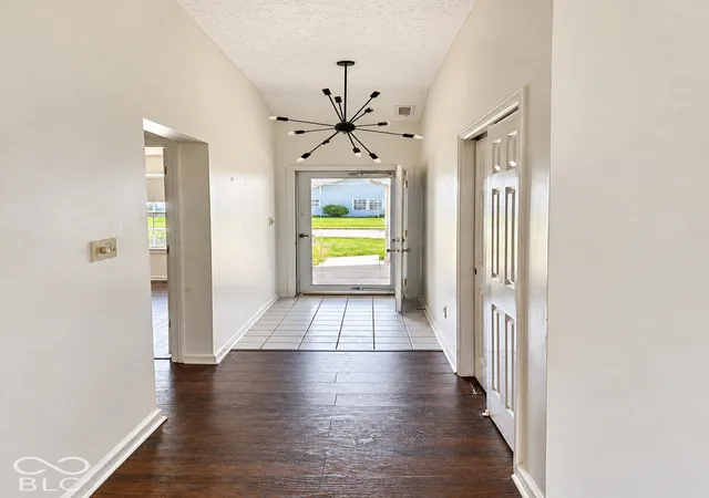 Photo 4 of Sale Pending at 11510 Coastal Wy, Indianapolis, IN 46229 | MLS# 22123310 | Listing updated on 2026-10-20