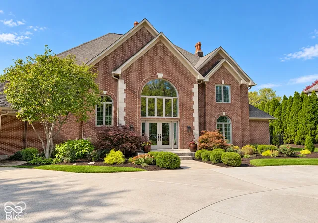 Photo 3 of Single family home for sale at 10646 Walnut Crk Dr W, Carmel, IN 46032 | MLS# 22123313 | Listing updated on 2026-10-23