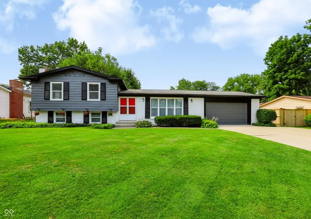 Photo 2 of Single family home for sale at 441 Ash Dr, Carmel, IN 46032 | MLS# 22123314 | Listing updated on 2026-09-29