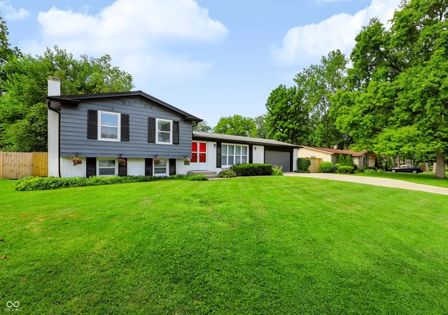 Photo 3 of Single family home for sale at 441 Ash Dr, Carmel, IN 46032 | MLS# 22123314 | Listing updated on 2026-09-29