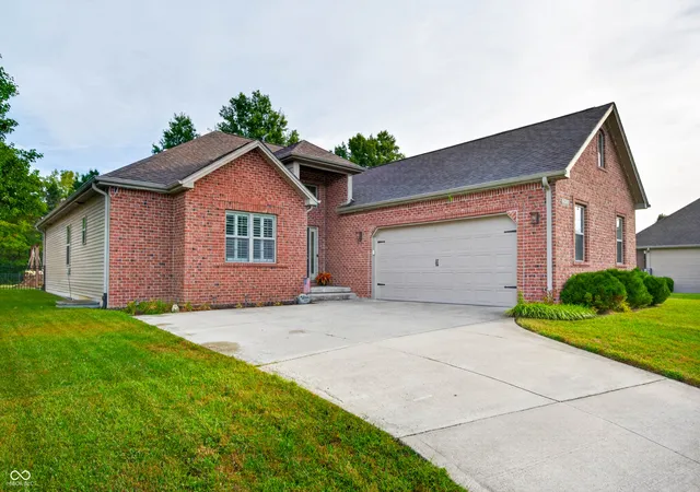 Photo 2 of Single family home for sale at 2830 Trillium Way, Columbus, IN 47201 | MLS# 22123315 | Listing updated on 2026-09-14