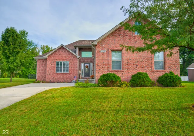 Photo 3 of Single family home for sale at 2830 Trillium Way, Columbus, IN 47201 | MLS# 22123315 | Listing updated on 2026-09-14