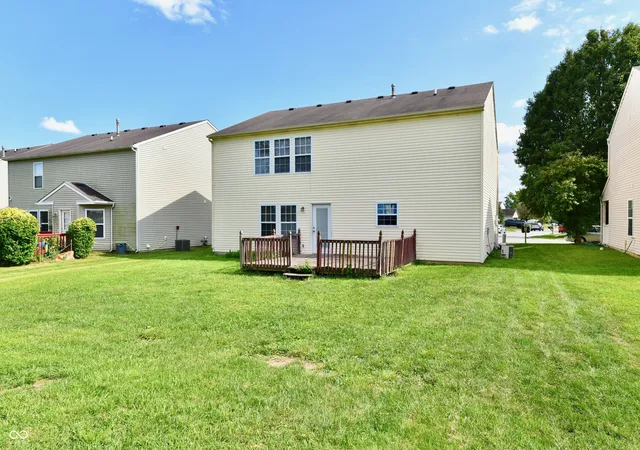 Photo 3 of Single family home for sale at 348 Winterset Way, Greenwood, IN 46143 | MLS# 22123318 | Listing updated on 2026-10-05