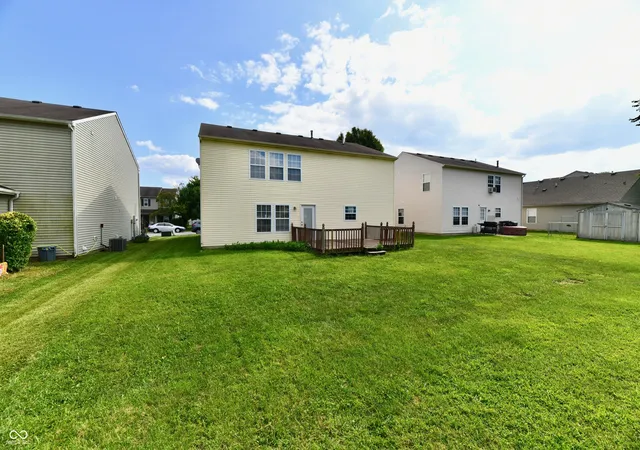 Photo 3 of Single family home for sale at 348 Winterset Way, Greenwood, IN 46143 | MLS# 22123318 | Listing updated on 2026-10-05