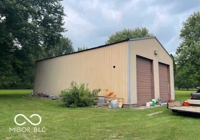 Photo 3 of Sale Pending at 8561 Shelbyville Rd, Indianapolis, IN 46259 | MLS# 22123337 | Listing updated on 2026-09-07