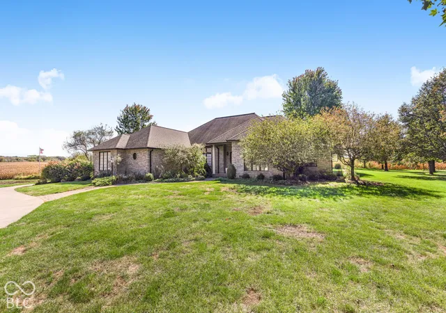 Photo 2 of Single family home for sale at 5771 S Burlington Dr, Muncie, IN 47302 | MLS# 22123352 | Listing updated on 2026-10-08
