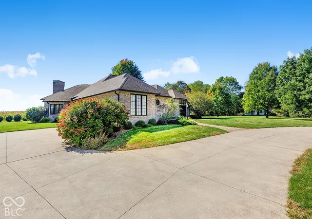 Photo 3 of Single family home for sale at 5771 S Burlington Dr, Muncie, IN 47302 | MLS# 22123352 | Listing updated on 2026-10-08
