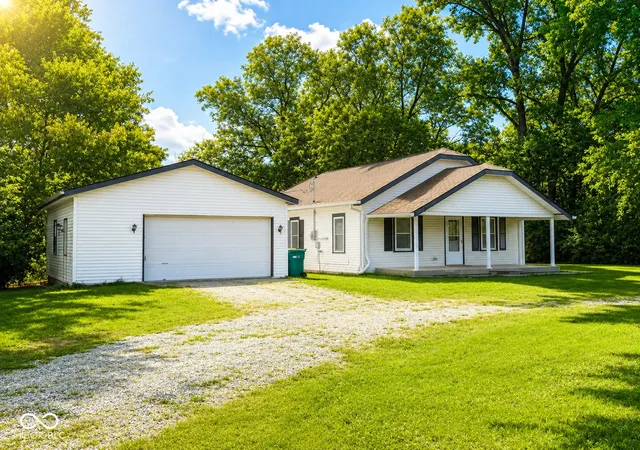 Photo 1 of Single family home for sale at 1132 N Michigan Rd, Shelbyville, IN 46176 | MLS# 22123356 | Listing updated on 2026-10-21