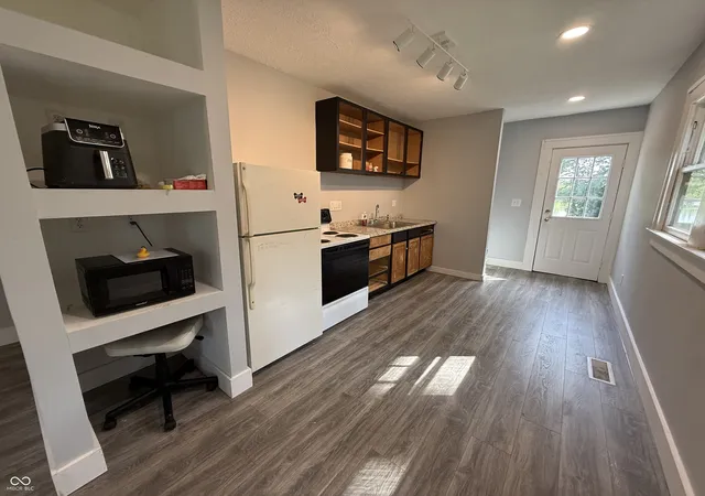 Photo 4 of Single family home for sale at 1132 N Michigan Rd, Shelbyville, IN 46176 | MLS# 22123356 | Listing updated on 2026-10-21