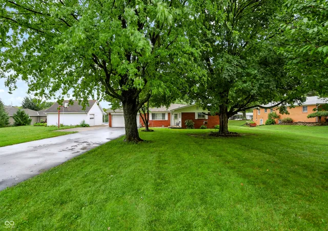 Photo 1 of Single family home for sale at 3105 Stella Dr, Greenwood, IN 46143 | MLS# 22123364 | Listing updated on 2026-09-23