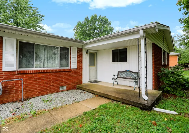 Photo 3 of Single family home for sale at 3105 Stella Dr, Greenwood, IN 46143 | MLS# 22123364 | Listing updated on 2026-09-23