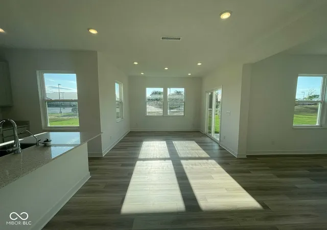 Photo 3 of Single family home for sale at 1066 Tansley Ln, Avon, IN 46123 | MLS# 22123390 | Listing updated on 2026-09-25