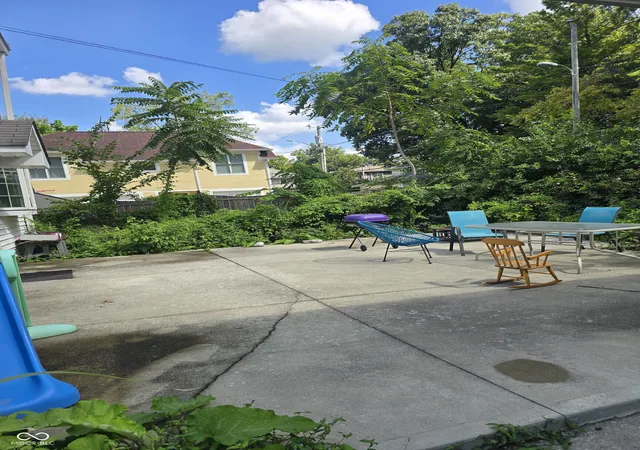 Photo 3 of Sale Pending at 945 Woodruff Pl Middle Dr, Indianapolis, IN 46201 | MLS# 22123397 | Listing updated on 2026-09-04