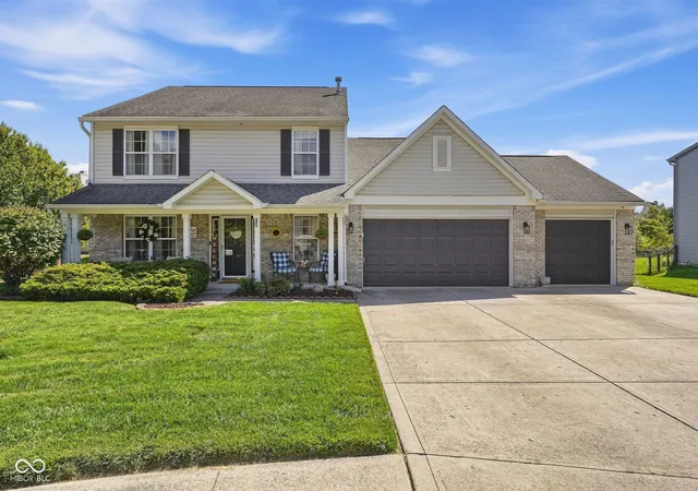 Photo 1 of Single family home for sale at 7995 Cobblesprings Dr, Avon, IN 46123 | MLS# 22123402 | Listing updated on 2026-09-30