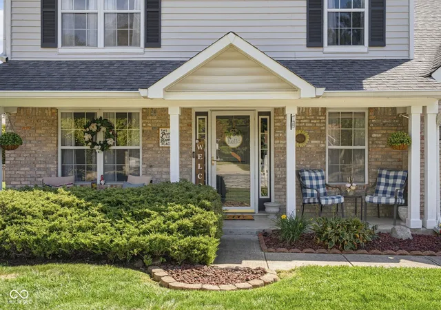 Photo 3 of Single family home for sale at 7995 Cobblesprings Dr, Avon, IN 46123 | MLS# 22123402 | Listing updated on 2026-09-30