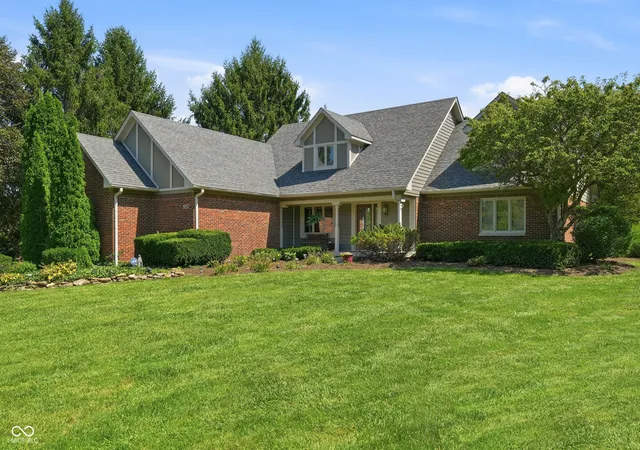 Photo 2 of Single family home for sale at 4299 Bending Ln, Greenwood, IN 46143 | MLS# 22123403 | Listing updated on 2026-10-13