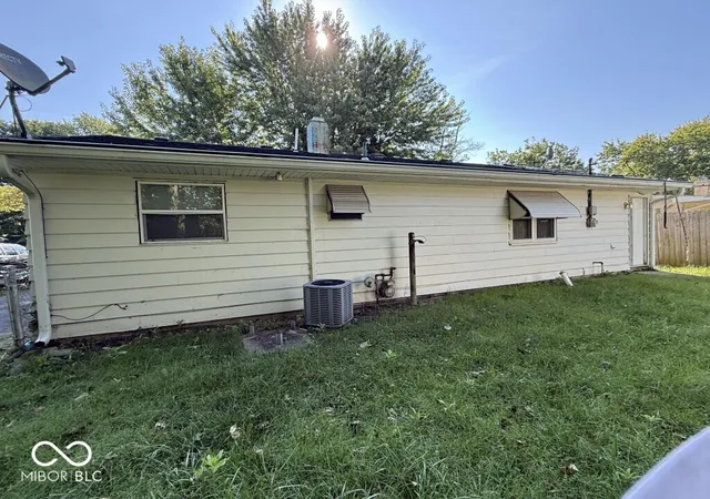 Photo 2 of Sale Pending at 1911 S Kathy Dr, Muncie, IN 47302 | MLS# 22123404 | Listing updated on 2026-09-22