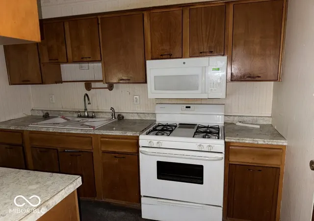 Photo 3 of Sale Pending at 1911 S Kathy Dr, Muncie, IN 47302 | MLS# 22123404 | Listing updated on 2026-09-22