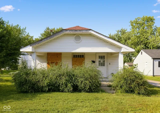 Single family home for sale at 518 Marine Dr, Anderson, IN 46016 | MLS# 22123439