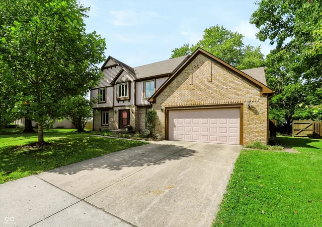 Photo 3 of Single family home for sale at 108 Glenbrook Ln, Avon, IN 46123 | MLS# 22123452 | Listing updated on 2026-09-21