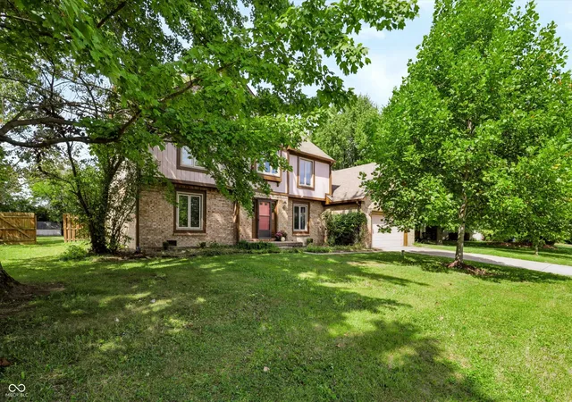 Photo 3 of Single family home for sale at 108 Glenbrook Ln, Avon, IN 46123 | MLS# 22123452 | Listing updated on 2026-09-21