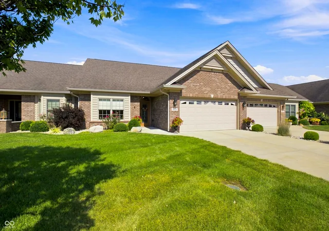 Photo 1 of Single family home for sale at 4111 Melbourne Dr, Columbus, IN 47203 | MLS# 22123453 | Listing updated on 2026-09-22