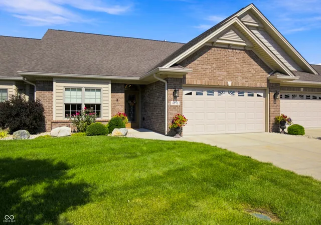 Photo 2 of Single family home for sale at 4111 Melbourne Dr, Columbus, IN 47203 | MLS# 22123453 | Listing updated on 2026-09-22