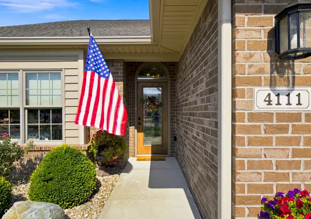 Photo 3 of Single family home for sale at 4111 Melbourne Dr, Columbus, IN 47203 | MLS# 22123453 | Listing updated on 2026-09-22