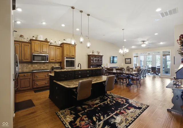 Photo 4 of Single family home for sale at 4111 Melbourne Dr, Columbus, IN 47203 | MLS# 22123453 | Listing updated on 2026-09-22