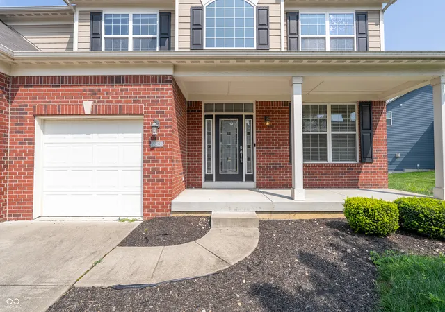Photo 3 of Single family home for sale at 4668 Shelby Cir, Greenwood, IN 46143 | MLS# 22123480 | Listing updated on 2026-09-01