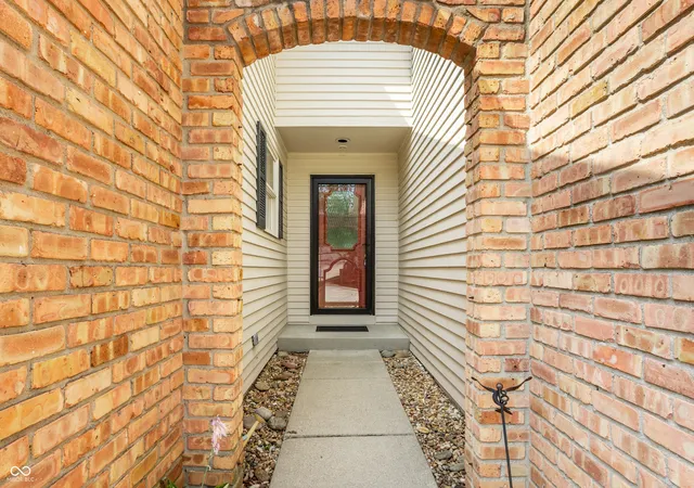 Photo 3 of Condo for sale at 8406 Quail Holw Rd, Indianapolis, IN 46260 | MLS# 22123497 | Listing updated on 2026-09-18