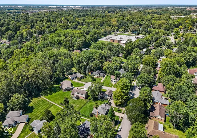 Photo 4 of Sale Pending at 8433 Warrington Dr, Indianapolis, IN 46234 | MLS# 22123518 | Listing updated on 2026-09-16