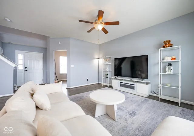 Photo 2 of Single family home for sale at 2581 Shadowbrook Tr, Greenwood, IN 46143 | MLS# 22123519 | Listing updated on 2026-09-21