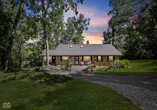 Photo 3 of Single family home for sale at 1265 N Morgantown Rd, Greenwood, IN 46142 | MLS# 22123528 | Listing updated on 2026-09-25