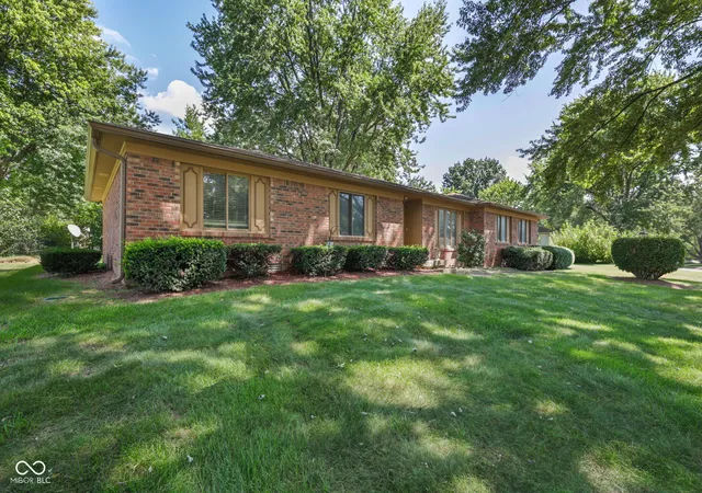 Photo 2 of Single family home for sale at 199 N Windmill Trl, Greenwood, IN 46142 | MLS# 22123537 | Listing updated on 2026-09-06