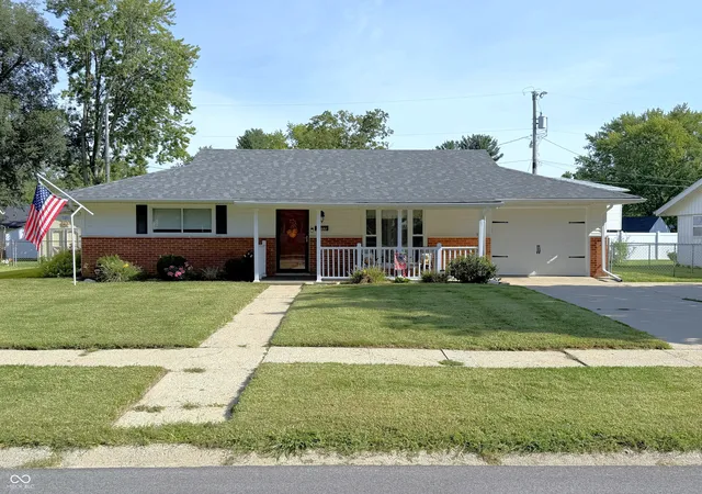 Photo 2 of Sale Pending at 1502 Rosewood Ln, Crawfordsville, IN 47933 | MLS# 22123543 | Listing updated on 2026-09-01