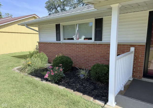 Photo 3 of Sale Pending at 1502 Rosewood Ln, Crawfordsville, IN 47933 | MLS# 22123543 | Listing updated on 2026-09-01