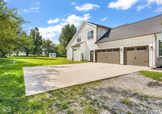 Photo 1 of Single family home for sale at 379 S Schenck Rd, Crawfordsville, IN 47933 | MLS# 22123552 | Listing updated on 2026-09-19