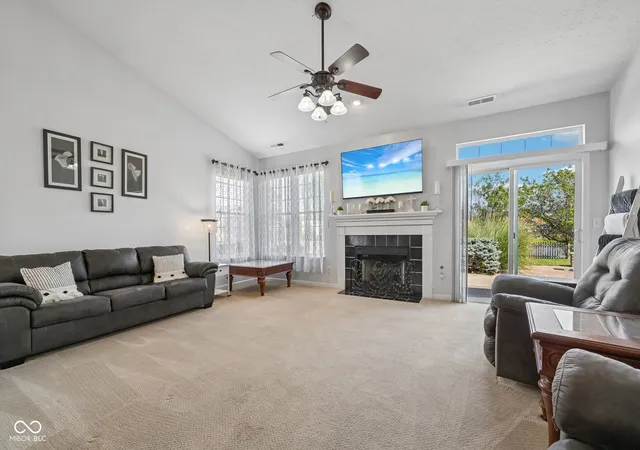 Photo 3 of Single family home for sale at 1098 Springwater Cir, Greenwood, IN 46143 | MLS# 22123557 | Listing updated on 2026-10-01