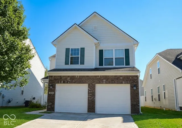 Photo 1 of Single family home for sale at 1887 Lakecrest Dr, Columbus, IN 47201 | MLS# 22123564 | Listing updated on 2026-10-03