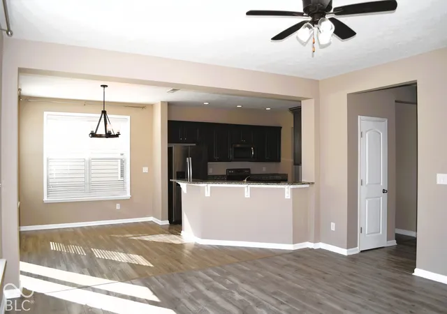 Photo 2 of Single family home for sale at 1887 Lakecrest Dr, Columbus, IN 47201 | MLS# 22123564 | Listing updated on 2026-10-03