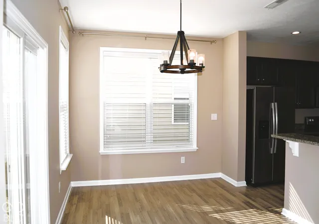 Photo 4 of Single family home for sale at 1887 Lakecrest Dr, Columbus, IN 47201 | MLS# 22123564 | Listing updated on 2026-10-03