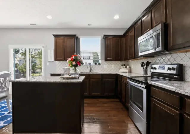 Photo 3 of Single family home for sale at 1486 Valdarno Dr, Greenwood, IN 46143 | MLS# 22123582 | Listing updated on 2026-09-29