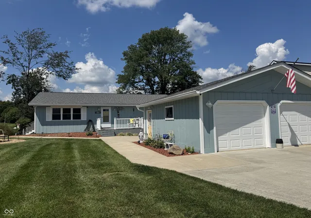 Photo 3 of Single family home for sale at 27 Sw Santee Dr, Greensburg, IN 47240 | MLS# 22123583 | Listing updated on 2026-09-30
