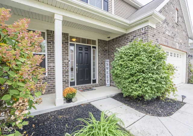 Photo 2 of Single family home for sale at 10709 Glenwyck Pl, Noblesville, IN 46060 | MLS# 22123623 | Listing updated on 2026-09-22