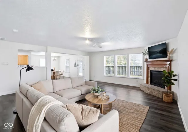 Photo 3 of Sale Pending at 1116 King Maple Dr, Greenfield, IN 46140 | MLS# 22123629 | Listing updated on 2026-09-18